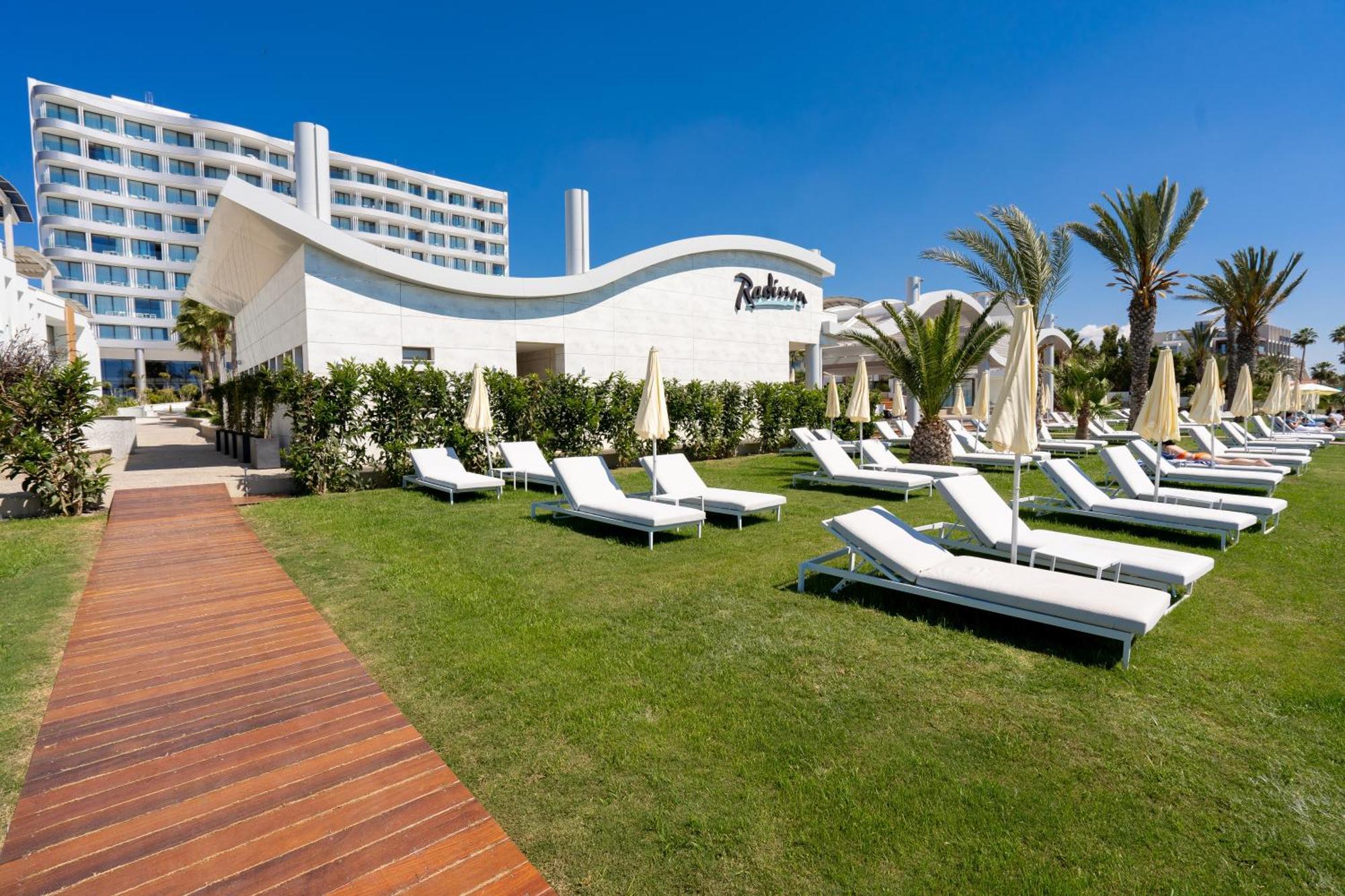 Radisson Beach Resort Lárnaca Exterior foto